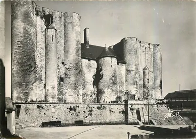 Castelo de Saumur — Resto de um castelo-forte do século XVII — Éditions Artisques Moréau Carrière