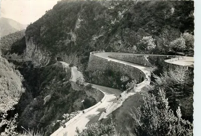 Os curvas da estrada para Moulinet — Sospel (A.M.) — Edições « MAR »