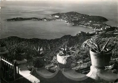 A Grande Corniche — Vista sobre o Cabo Ferrat — O Belvédère d’Èze, 666 - alt. 505 m.