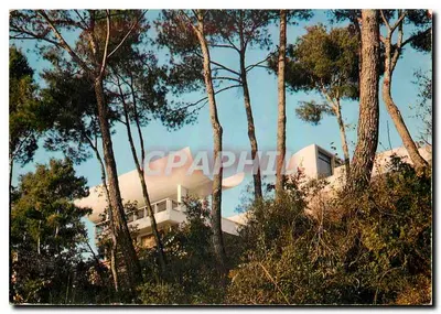 Villa moderna entre pinheiros — St-Paul-de-Vence, França — FONDATION M. et A. MAEGHT