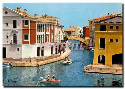 Veneza — Canal com ponte e barcos — editor City