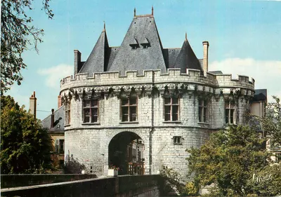 A porta Saint-Georges — Vendôme (Loir-et-Cher) — Éditions Valoire