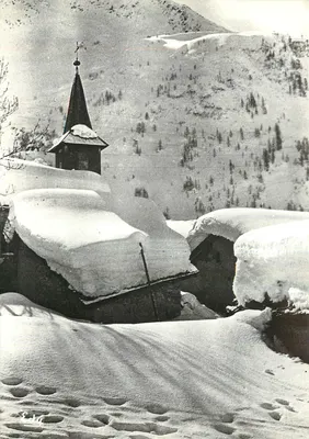 O inverno no coração do pequeno vilarejo — 2504 — Éditions EDY