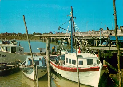 L'Aiguillon-sur-Mer — O porto — No fundo, a ponte dos pescadores amadores — Pierre Artaud & Cie, Nantes