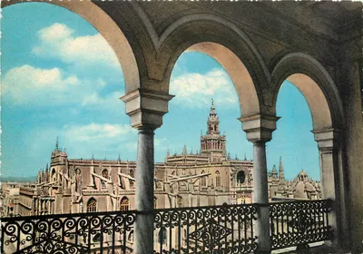 Sevilha - Catedral — vista desde um balcão com arcadas — n°7