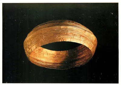 Bracelete da Idade do Bronze final — 10º-8º s. a.C. — Museu das Antiguidades Nacionais, Saint-Germain-en-Laye