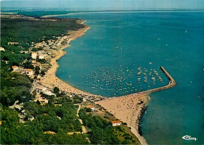 Jard-sur-Mer (Vendée) — Vista panorâmica aérea do porto e da praia — editor Combiére Imprimeur
