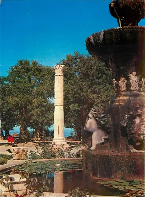 Place des Martyrs — Cherchell — editor Couleurs et Lumières d'Algérie, n° 5.53