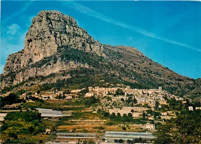 Saint-Jeanet (Alpes-Maritimes) — A vista do vilarejo e do Baou (Alt. 807 m.) — Combier Impressor, n° 06.122