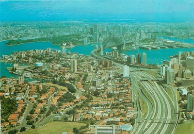 Vista aérea do Warringah Expressway e de Sydney — edição Murett Pty. Ltd. Australia, n° P3050-4