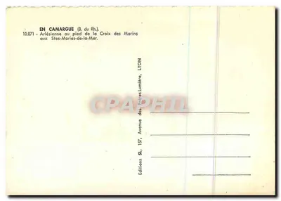 Camargue — Mulher Arlésienne ao pé da Cruz dos Marinheiros — Edições das Florestas da Luz, Lyon — Verso