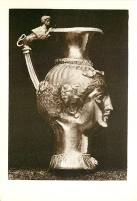 Vaso de ouro do tesouro de Panagurichté — Museu Nacional de Arqueologia de Plovdiv