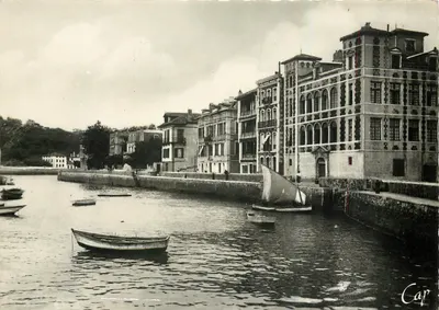 St-Jean-de-Luz — O Cais e a casa da Infanta — Cap