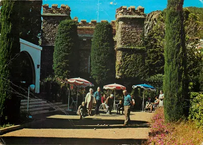 O Castelo em Théoule-sur-Mer — Centro de Férias — editor C.O.A.Z.