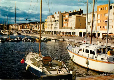 O cais do Azur — Porto de recreio em Cap d'Agde — Éditions de France