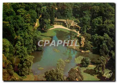 Versailles e suas maravilhas — O Petit Trianon: o grande lago e a Casa da Rainha vistos de avião — Éditions GUY, Paris