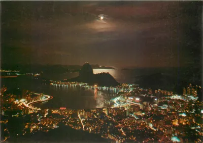Rio de Janeiro — Vista noturna da baía de Guanabara sob a lua — BRASIL TURÍSTICO