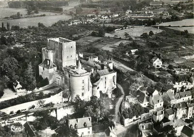 Loches (Loir-et-Cher) — O Donjon e a Torre Redonda — Cidade Medieval de Loches