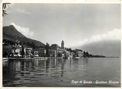 Lago di Garda - Gardone Riviera — vista do lago e dos edifícios — Ed. M. ROSSI, n° 1433