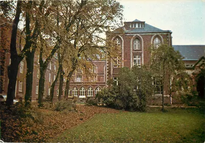 Arras - Centro Cultural e Fé — edifício lado jardim — Éditions Delabarette