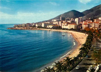 Vista da costa da Córsega — Ajaccio — Edições Hachette