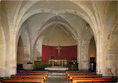 Interior da Igreja — Viscomtat (Puy-de-Dôme) — Éditions du LYS
