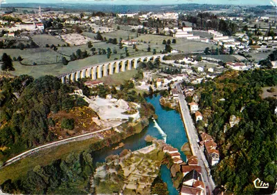 Saint-Léonard-de-Noblat (Haute-Vienne) — vista geral aérea — Cim