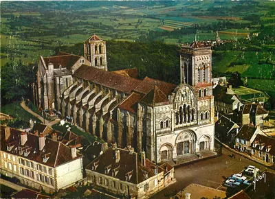 Vézelay — Vista geral da Basílica — Éditions d'Art J. Jaures, Paris