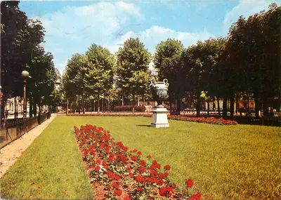 Praça dos Mártires — Clichy-sur-Seine — Edições da França