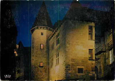 Sarlat-en-Périgord — O Hotel Chassaigne visto à noite — IRIS