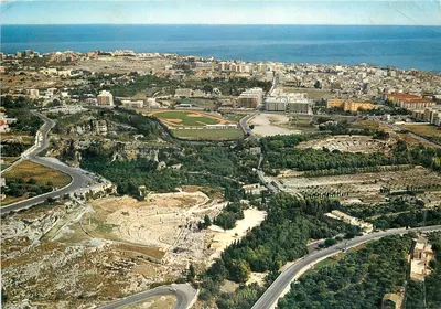 Syracuse vista do ar — Zona arqueológica — Editor não identificado, número de série 104