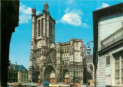 Bilhete postal moderno Troyes (Aube) Capital da Champagne A Catedral de São Pedro e São Paulo Iniciada em 120