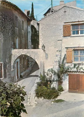 Saint-Paul — Velha rua dando acesso ao vilarejo — Éditions d'Art Montéz