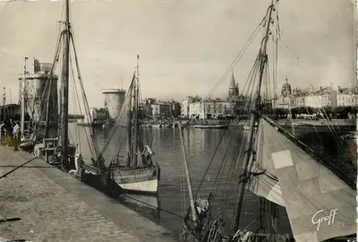 La Rochelle — A vista do porto com as torres Saint-Nicolas e dos Quatre-Sergents — Greff