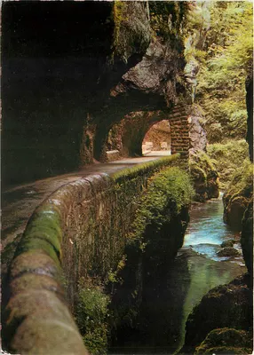 A Estrada dentro dos Grandes Goulets e a Vernaison — As Alpes Turísticas — Edições Intergraph