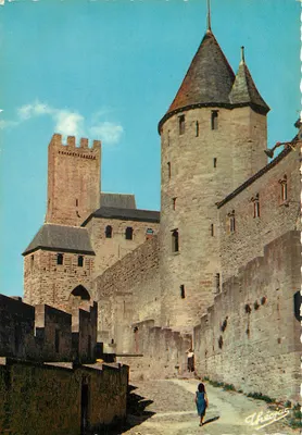 Cité de Carcassonne — Montée de la Porte d'Aude : o Castelo Comial e a Torre da Inquisição — Théojas