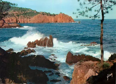 Côte d'Azur — A Côte d'ESTEREL (Var) onde a Montanha de porfírio vermelho mergulha no mar azul — Edições d'Art YVON