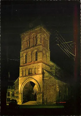 Salers (Cantal) — Cidade Medieval, a Igreja iluminada — Edições "La Cigale"