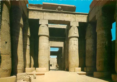 Cour externa do templo de Khonsou — Luxor-Karnak — editor Kalliope, n° 24-48