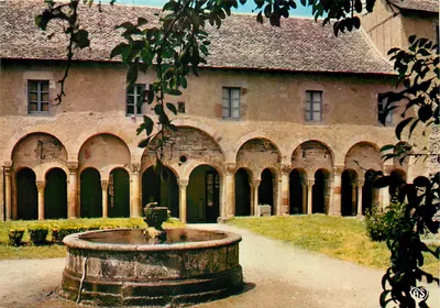 Conques (Aveyron) — A Cloister — Edições AS