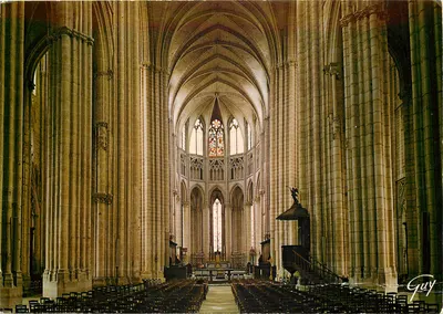 Meaux (Seine-et-Marne) — Interior da catedral Saint-Étienne: a nave central e o altar (do XII ao XV século) — Éditions GUY
