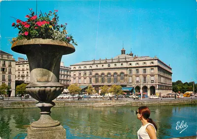 Bayonne (Basses-Pyrénées) — O Teatro e o Hotel de Ville — Editor Elcée, n° 1141