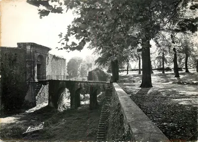 A Porta da Espanha — Bayonne — L. Lavielle