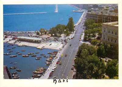 Bari — vista aérea do porto e da promenade — MARTINA FRANCA