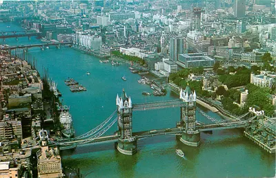 Vista aérea do Tower Bridge e da cidade de Londres — Natural Colour Series — The Photographic Greeting Card Co. Ltd., Londres, n°1328
