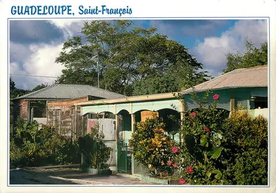 Guadalupe, Saint-François — vista de casas crioulas no vilarejo — Éditions Exbrayat