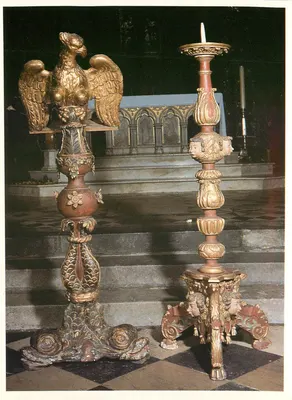 Catedral Santa Maria de Oloron — Lutrin e candelabro pascal — madeira dourada do século XVII — Photo Studio PIER, Oloron