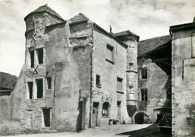 Flavigny-sur-Ozerain — Casa do século XV e Torre Comunal — Comisier (S.-et-L.)