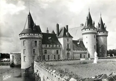Castelo de Sully-sur-Loire — Século XIV — Edições Valoire