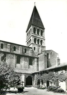 Tournus (S.-et-L.) — Abadia São Filiberto — O campanário do transeto — Comthier Imp. Magn. (S.-et-L.)